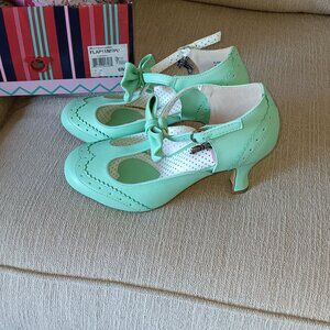 Pin Up Couture Mint Green Flapper Heels, 6, New